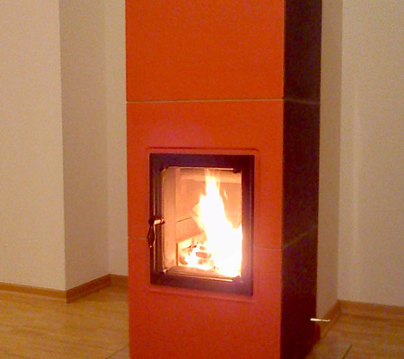 Kleinkachelofen orange mit Sichtfenster